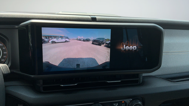 Used 2025 Jeep Gladiator Sport AWD/4WD image 15
