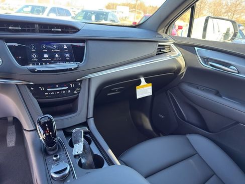 New 2026 Cadillac XT5 Luxury w/ LPO, Bronce Accent Package image 25