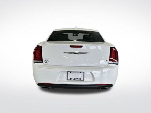 Used 2017 Chrysler 300 S image 12