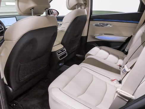 Certified 2026 Genesis GV70 2.5T Advanced AWD/4WD image 11
