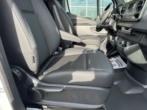 Used 2024 Mercedes-Benz Sprinter 144 Cargo image 17