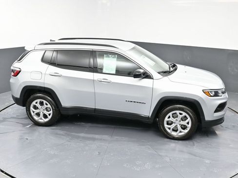Used 2024 Jeep Compass Latitude image 47