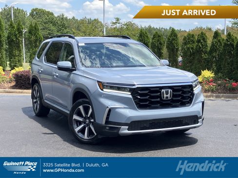 Used 2025 Honda Pilot Touring image 1