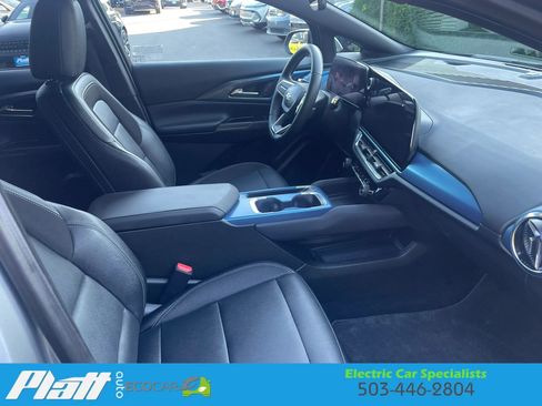 Used 2025 Chevrolet Equinox EV LT FWD image 45