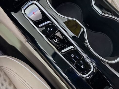 Used 2023 Buick Envision Avenir image 18