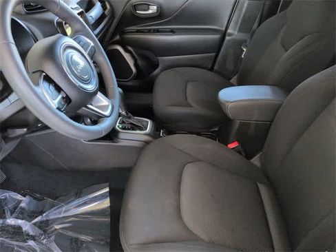 Used 2023 Jeep Renegade Latitude image 17