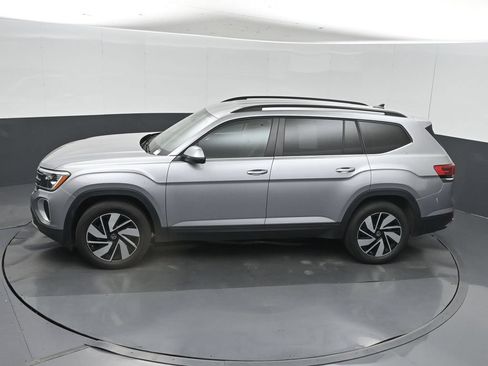 Used 2025 Volkswagen Atlas SE FWD image 40