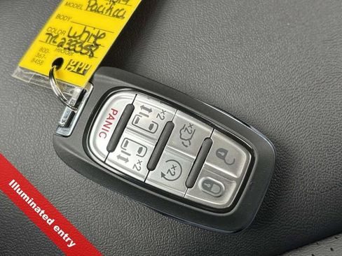 New 2026 Chrysler Pacifica Select image 70
