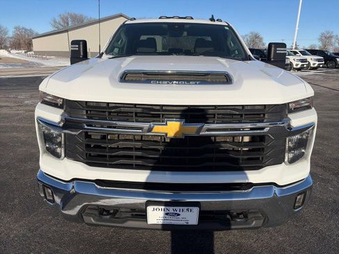 Used 2024 Chevrolet Silverado 3500 LT w/ Convenience Package image 8