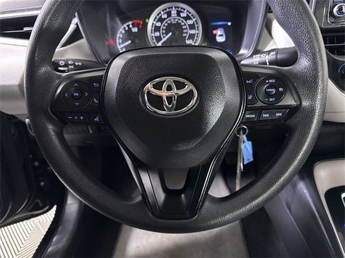 Used 2022 Toyota Corolla LE image 11