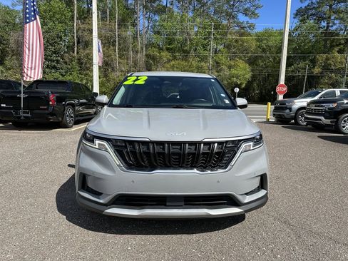 Used 2022 Kia Carnival EX image 11