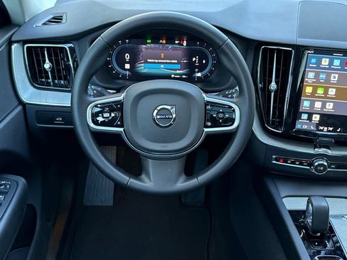 Used 2025 Volvo XC60 B5 Plus image 15