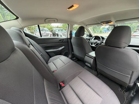 Used 2025 Nissan Altima 2.5 SV FWD image 13