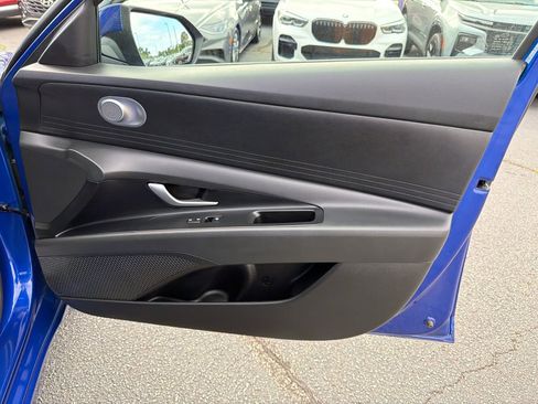Used 2025 Hyundai Elantra SE w/ Cargo Package FWD image 14