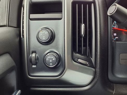 Used 2018 Chevrolet Silverado 1500 LT w/ LT Eassist Package image 17