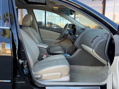 Used 2011 Nissan Altima 3.5 SR w/ 3.5SR Premium Pkg image 14