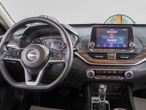 Used 2024 Nissan Altima 2.5 SV image 17