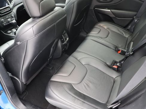 Used 2022 Jeep Cherokee Limited image 10