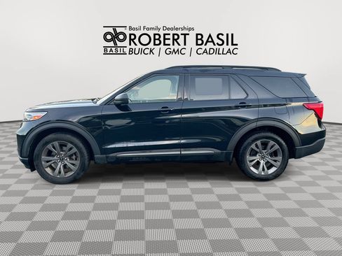Used 2021 Ford Explorer XLT w/ Equipment Group 202A AWD/4WD image 4
