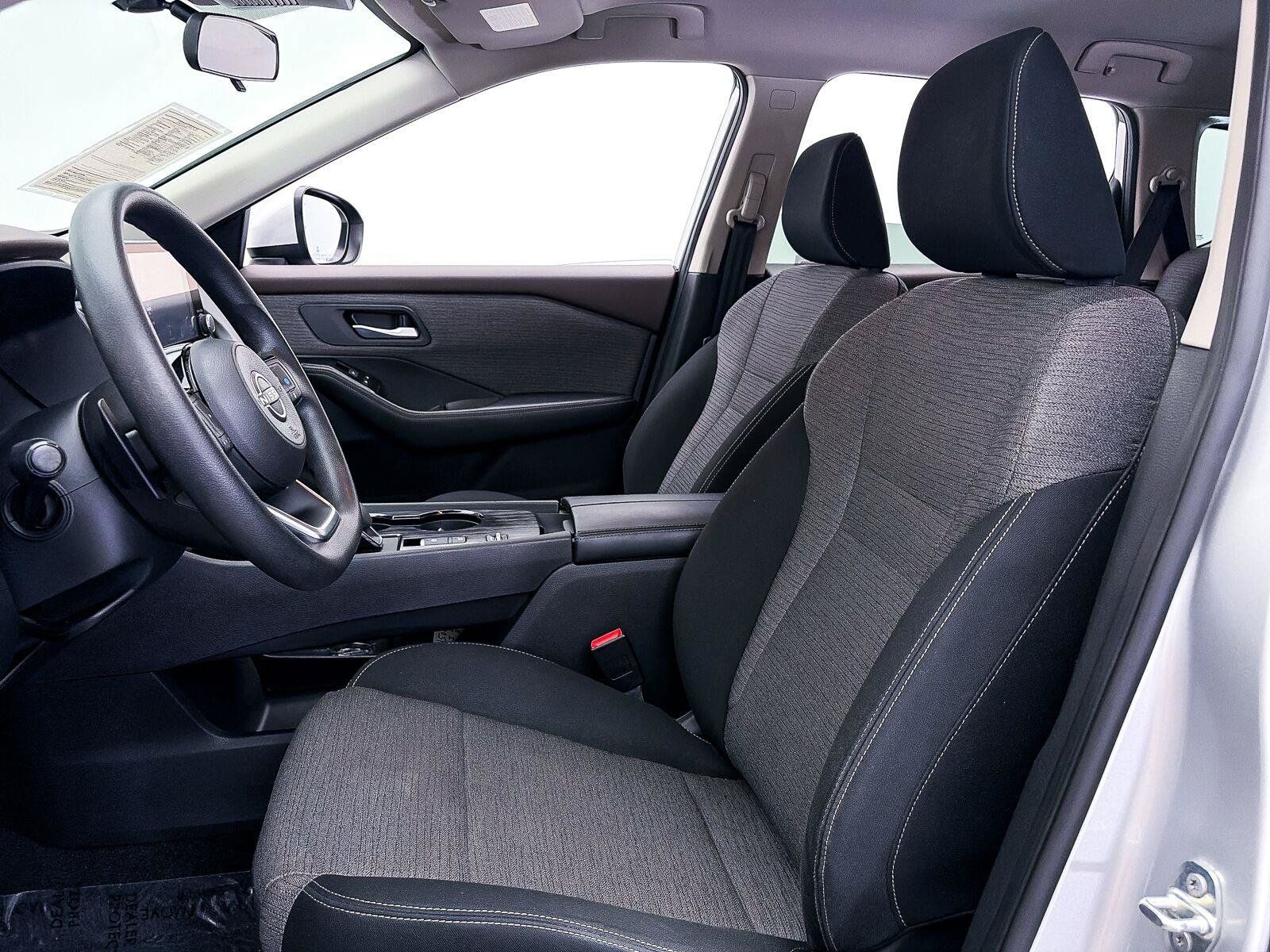Used 2023 Nissan Rogue SV FWD image 16