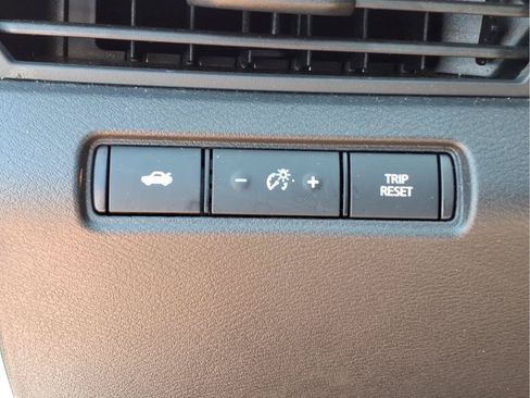 Used 2025 Nissan Altima 2.5 SR FWD image 19