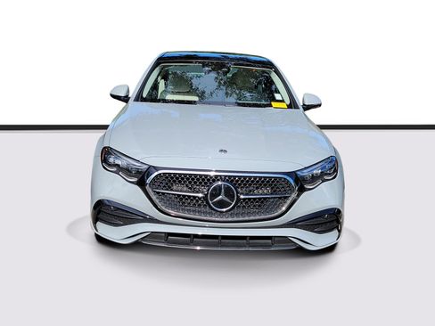 Used 2025 Mercedes-Benz E 450 4MATIC Sedan image 2
