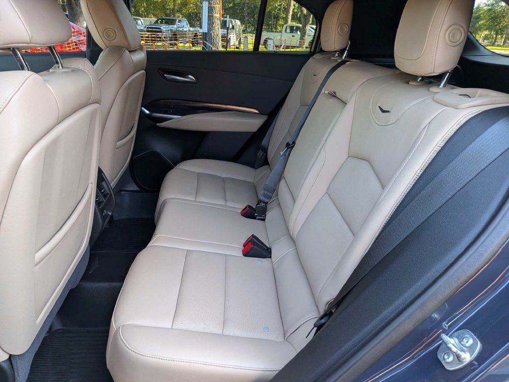 Used 2025 Cadillac XT4 Premium Luxury FWD image 15