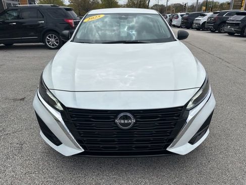 Used 2025 Nissan Altima 2.5 SV FWD image 3