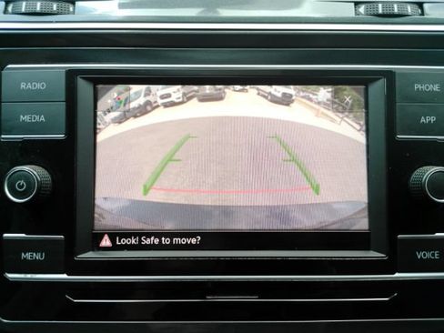 Used 2021 Volkswagen Tiguan S FWD image 11