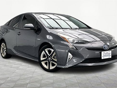 Used 2016 Toyota Prius Three Touring image 11