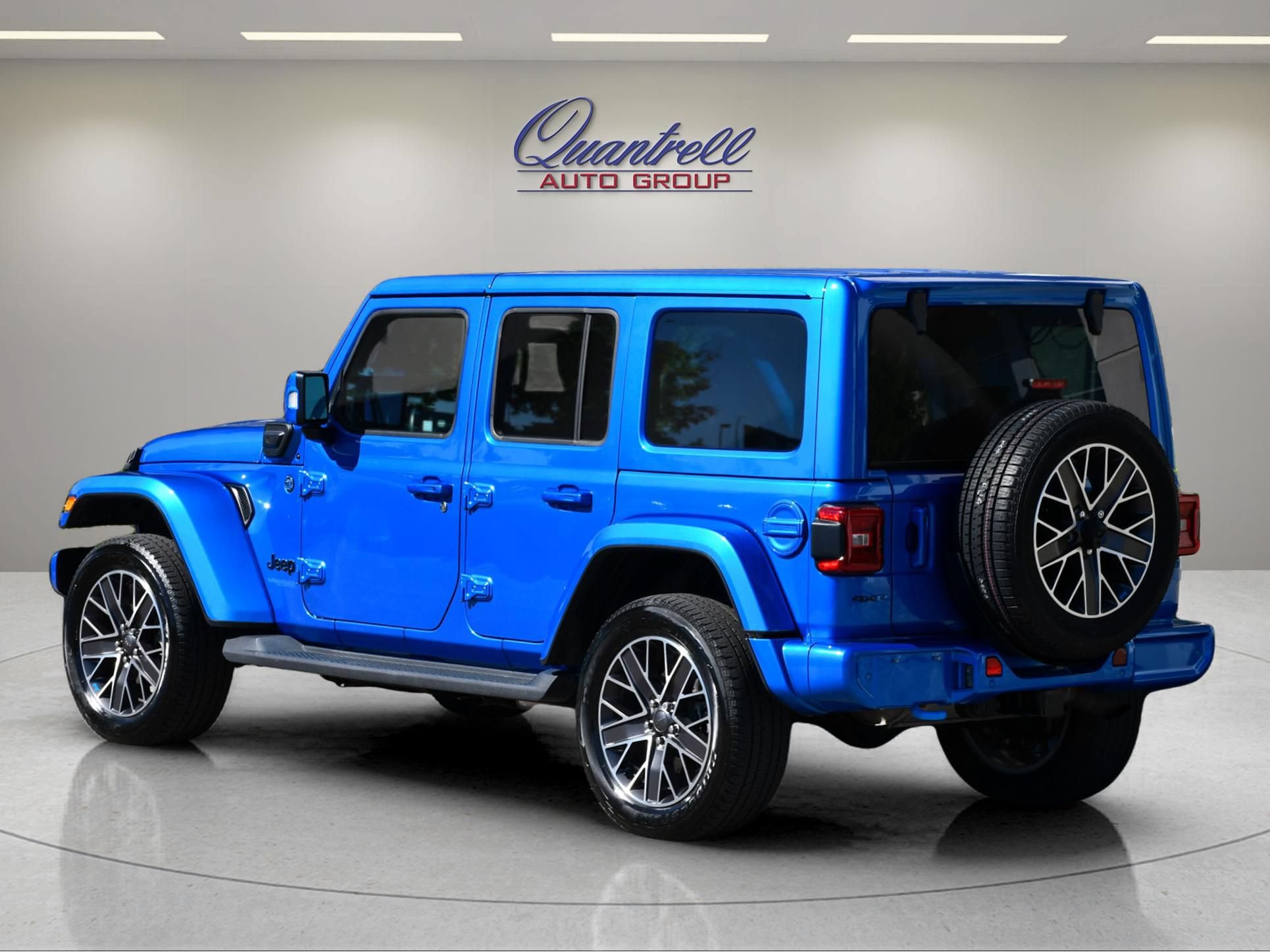Used 2022 Jeep Wrangler Unlimited Sahara AWD/4WD image 6