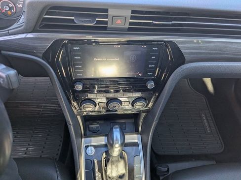 Used 2020 Volkswagen Passat 2.0T R-Line image 17