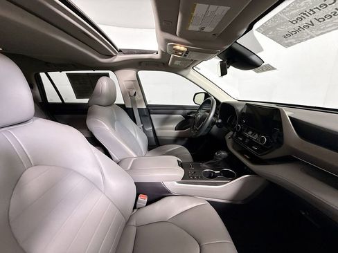 Certified 2023 Toyota Highlander XLE image 30