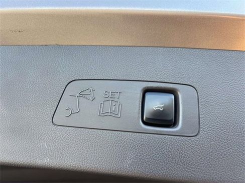 Used 2020 Lincoln Corsair Standard w/ Equipment Group 101A image 8