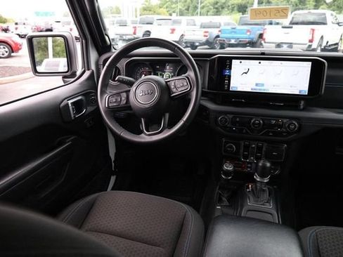 Used 2024 Jeep Wrangler Unlimited Rubicon 4xe AWD/4WD image 25