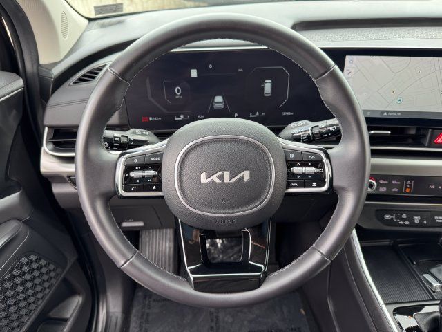 Used 2025 Kia Carnival SX w/ SX Dark Edition Package FWD image 24