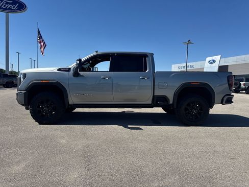 Used 2024 GMC Sierra 2500 AT4 w/ AT4 Premium Plus Package AWD/4WD image 3