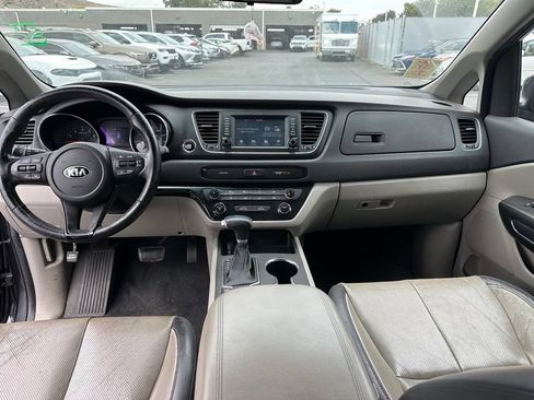 Used 2019 Kia Sedona EX FWD image 10