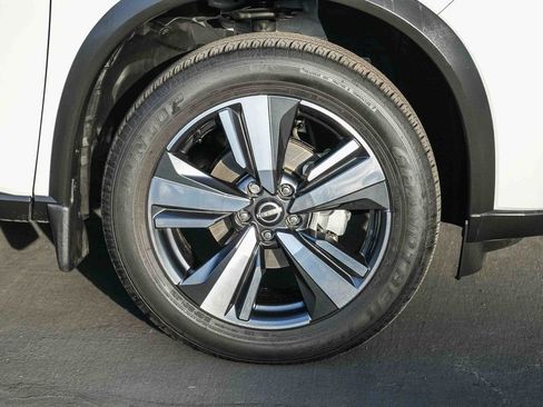 Used 2025 Nissan Rogue SL image 10