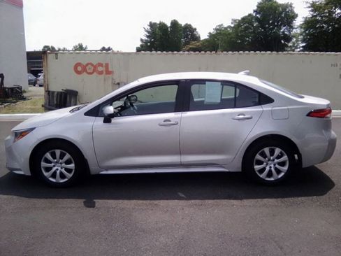 Used 2026 Toyota Corolla LE FWD image 11