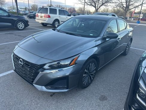 Used 2024 Nissan Altima 2.5 SV image 1