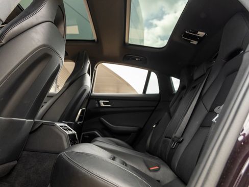 Certified 2022 Porsche Panamera Platinum Edition image 36