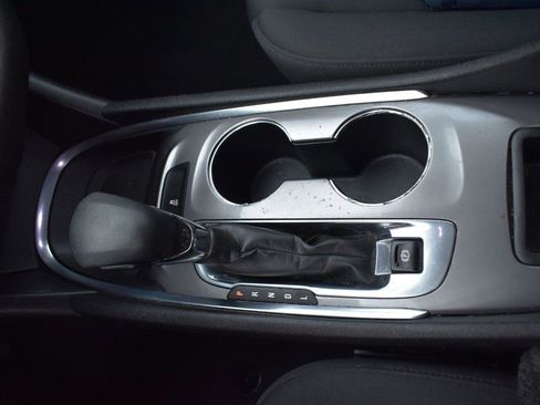 Used 2022 Chevrolet Malibu LT image 32