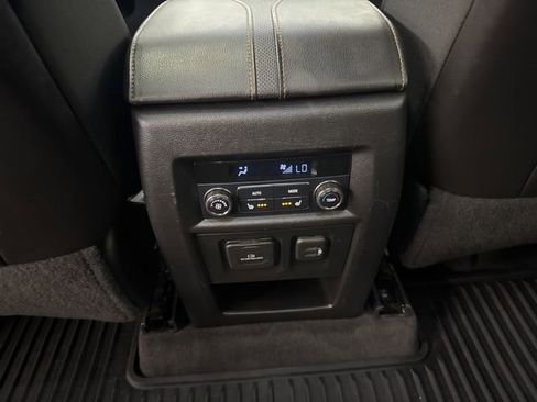 Used 2020 Chevrolet Traverse Premier AWD/4WD image 23