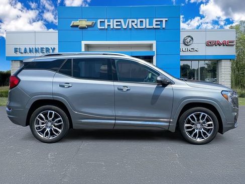 Used 2023 GMC Terrain Denali w/ Denali Premium Package AWD/4WD image 6
