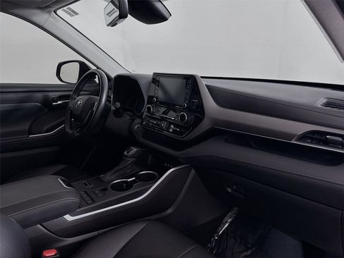Used 2020 Toyota Highlander XLE image 43