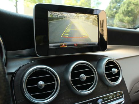 Used 2018 Mercedes-Benz GLC 300 4MATIC image 34