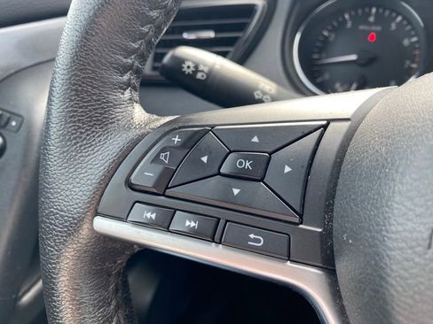 Used 2020 Nissan Rogue S image 29