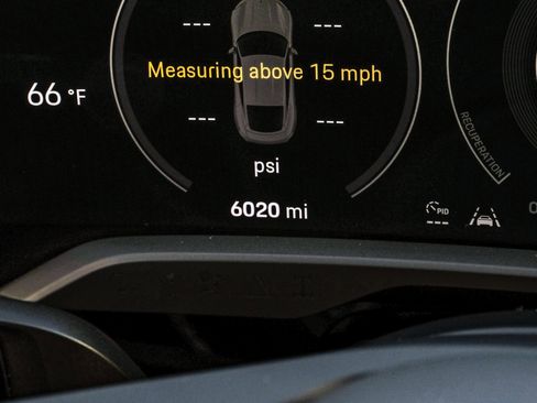 Used 2021 Porsche Taycan image 18