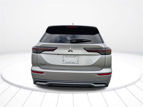 New 2025 Mitsubishi Outlander SEL image 4